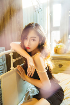 女生下面流出白色粘稠物是因为什么